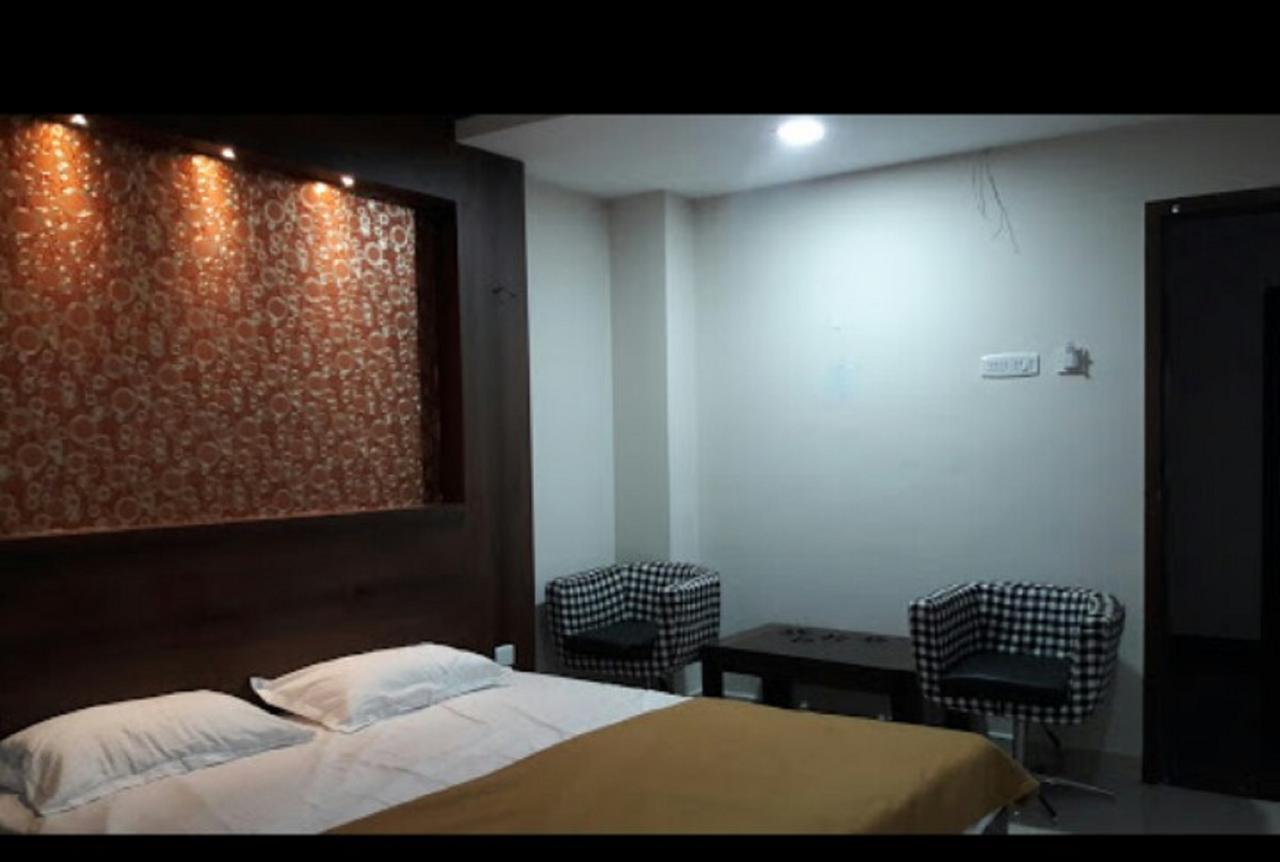 Hotel Gowri Sankar Ambasamudram Bagian luar foto