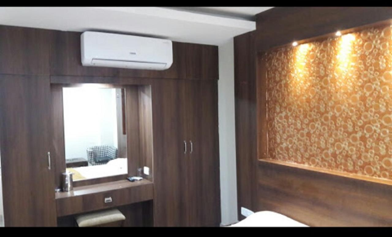 Hotel Gowri Sankar Ambasamudram Bagian luar foto