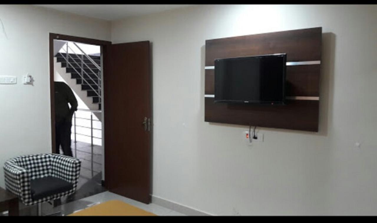 Hotel Gowri Sankar Ambasamudram Bagian luar foto