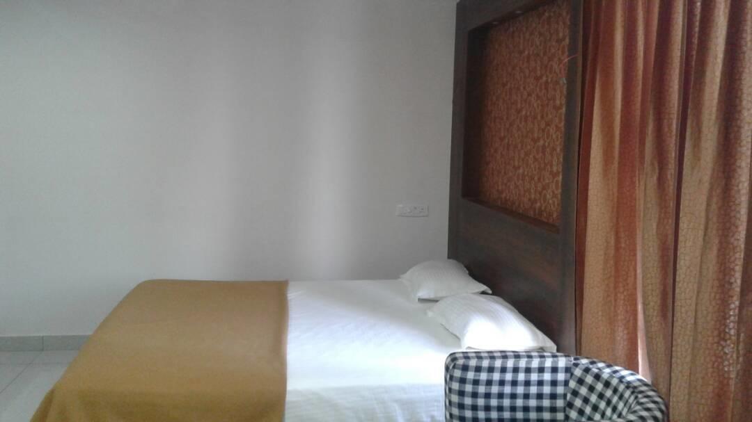 Hotel Gowri Sankar Ambasamudram Bagian luar foto