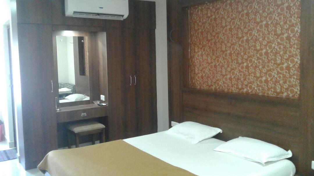 Hotel Gowri Sankar Ambasamudram Bagian luar foto