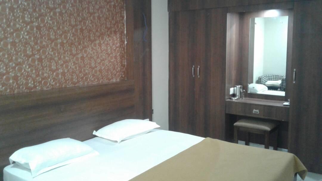 Hotel Gowri Sankar Ambasamudram Bagian luar foto